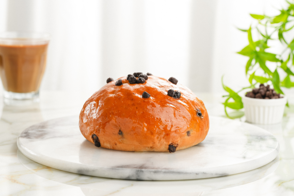 b 4 Chocolate Chip Bun (چاکلیٹ چپ بن) - Image 1