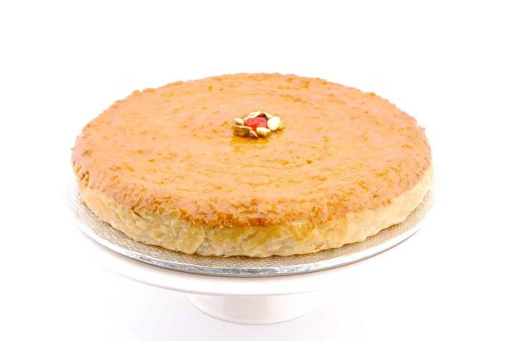 cake 2 Coconut Macaroon Cake (ناریل میکرون کیک)-1 Pound - Image 1