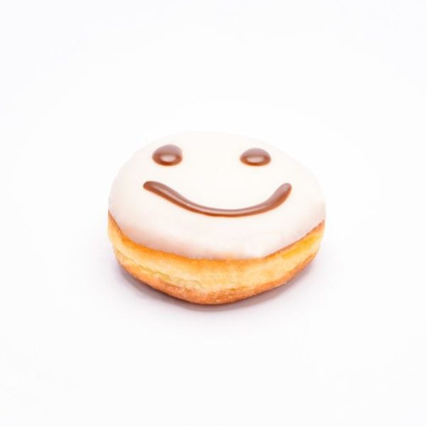 White Smiley Donut (وائٹ اسمایلی ڈونٹ)