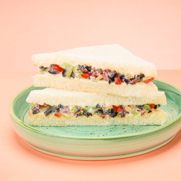 Vegetable Cream Cheese Sandwich (ویجیٹیبل کریم چیز سینڈوچ)